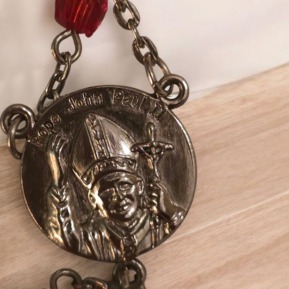 Pope John Paul II Commemorative Rosary - Picture 2 of 5